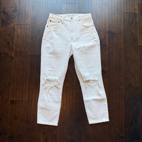 Abercrombie & Fitch High Rise Mom Jean White Size 26 - Picture 1 of 4